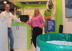 With a bubble bath and a refreshing breeze, they kept cool at Horticoop Technical Servies. Harry Meijndert and Claudia van Staalduinen took photos.